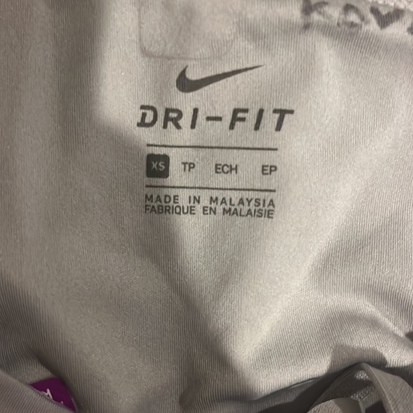 Nike Dri Fit Woman’s Grey Athletic Shorts Size XS - Picture 3 of 3